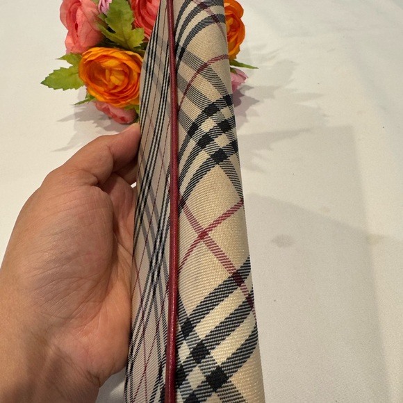 Authentic Burberry kisslock wallet - Picture 9 of 10